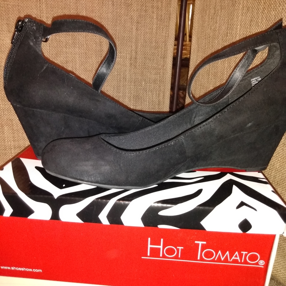 Hot Tomato Women's size 13W wedge shoe with ankle strap